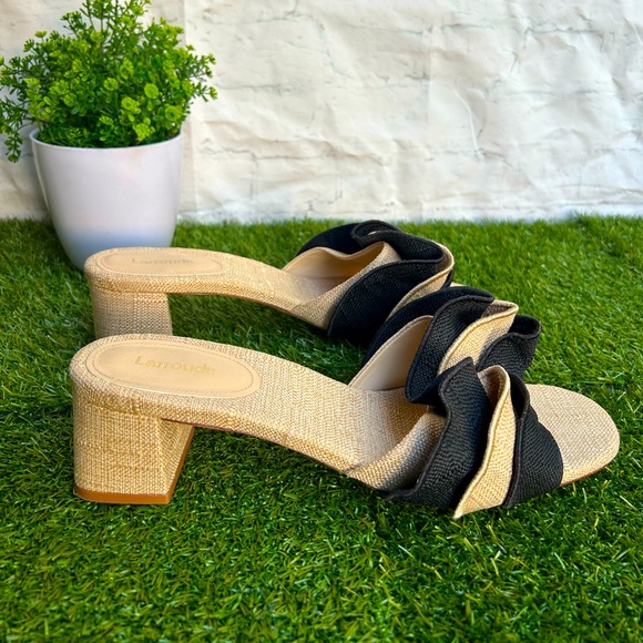 LARROUDÉ
Raffia
Brigitte Ruffle Mule In Beige and Black
$315
Women size 11 - Picture 12 of 17